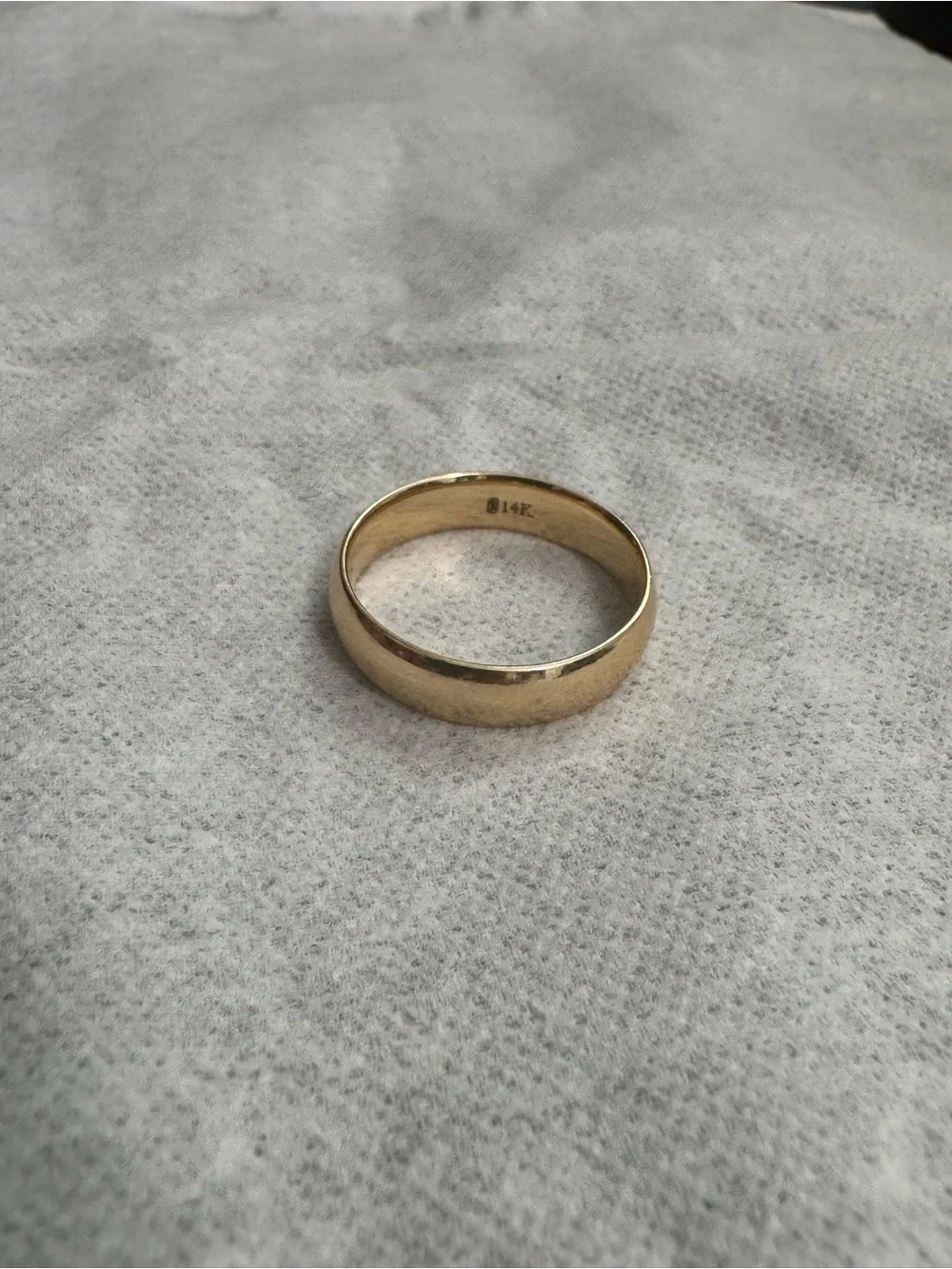 14K Yellow Gold Men's 5mm Comfort Fit Wedding Band